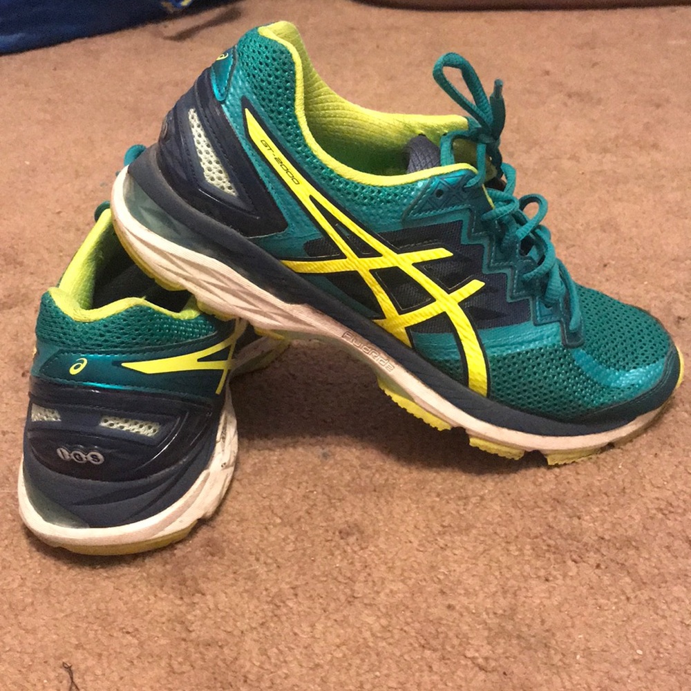 Women’s Size 9 Asics GT-2000 Running Shoes